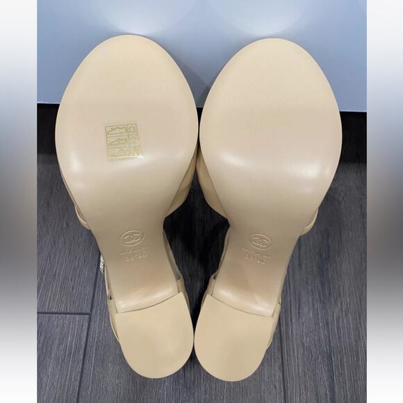 CHANEL BEIGE LEATHER PEARL CC LOGO HEELS SANDALS SHOES Size 38.5 new w/box - Picture 15 of 15